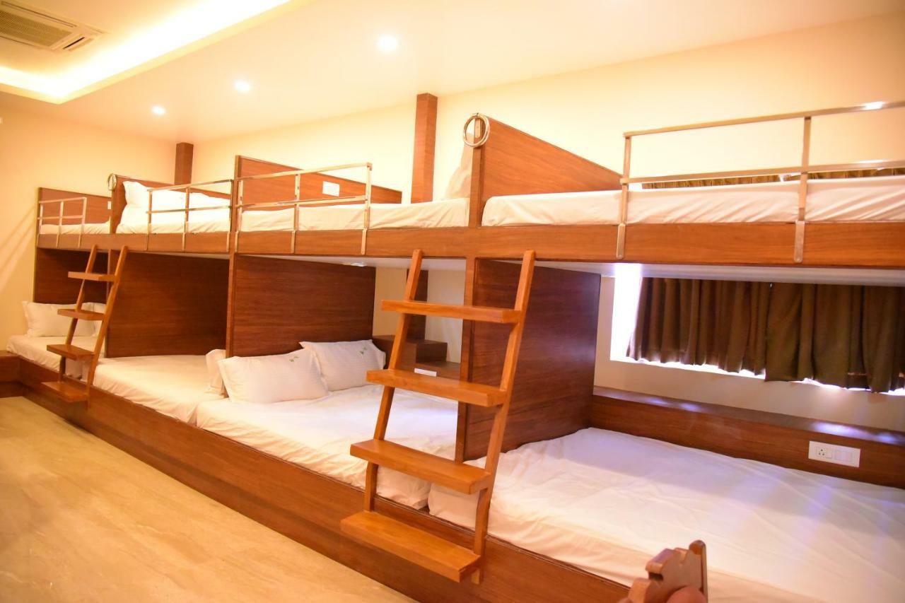 Hotel White Boutique Puduccseri Kültér fotó